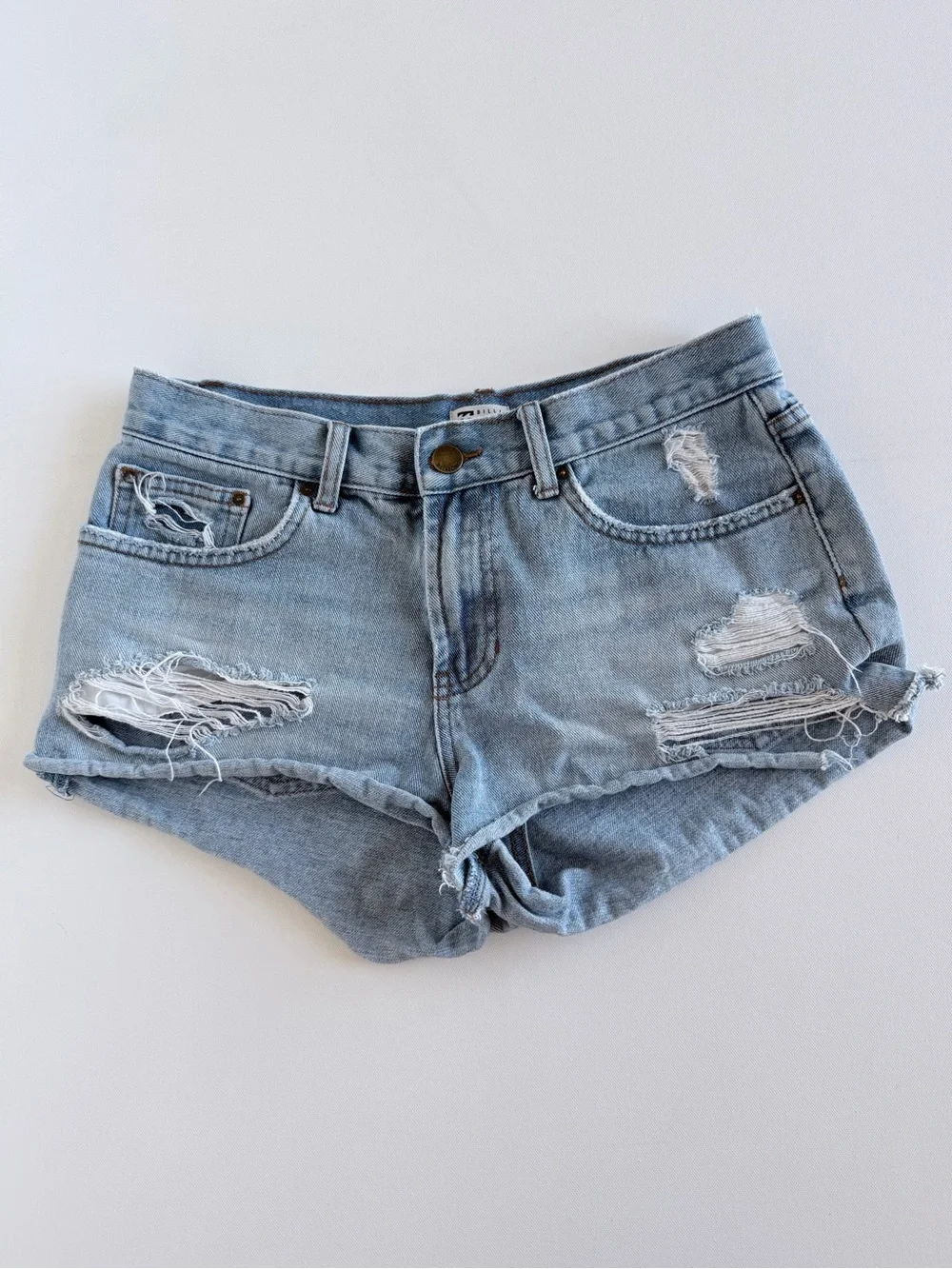 Billabong Distressed Denim Cutoff Shorts 26 Light Wash Cheeky 100% Cotton